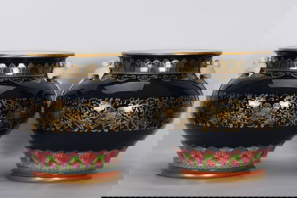 A PAIR OF QING DYNASTY CELADON-GLAZED AND GILDED JARS