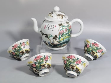 A SET OF QING DYNASTY ENAMEL-PAINTED GOOSE-SHAPED CUPS AND POTS