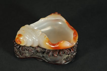 AGATE SNAIL-SHAPED WASHER FROM THE QING DYNASTY