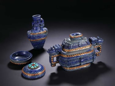 THREE-PIECE LACQUERWARE VASE SET IN QING DYNASTY