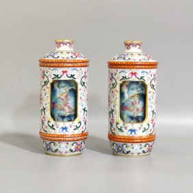 A PAIR OF QING DYNASTY ENAMEL REVOLVING SNUFF BOTTLES
