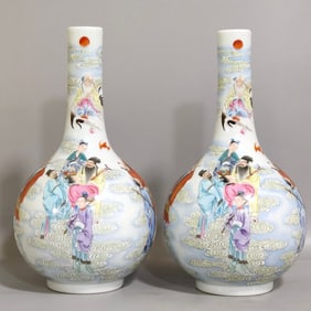 A PAIR OF EIGHT IMMORTALS GALL-SHAPED VASES FROM THE QING DYNASTY