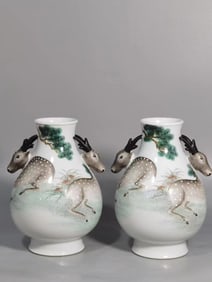 A PAIR OF QING DYNASTY FAMILLE ROSE DEER-HEAD VASES