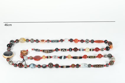 ANTIQUE BEAD NECKLACE