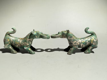 A PAIR OF WARRING STATES PERIOD GOLD AND SILVER INLAID BEASTS