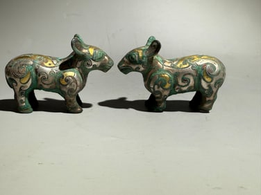 A PAIR OF WARRING STATES PERIOD GOLD AND SILVER INLAID BEASTS
