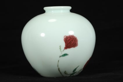 QING DYNASTY UNDERGLAZE RED APPLE VASE