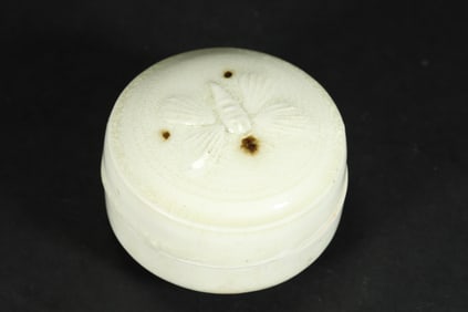 SUI DYNASTY WHITE PORCELAIN POWDER BOX