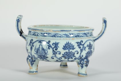 MING DYNASTY BLUE AND WHITE PORCELAIN INCENSE BURNER