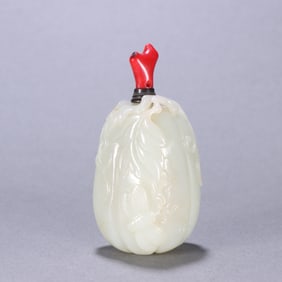 QING DYNASTY WHITE JADE SNUFF BOTTLE