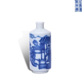 Qing Dynasty Kangxi period, Blue-and-white snuff bottle with "Phoenix Ceremony Pavilion" story