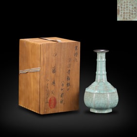 Southern Song Dynasty Guan kiln octagonal bamboo-joint-shaped vase with celadon glaze and