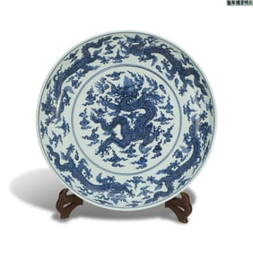 Ming Dynasty Xuande period, Large blue-and-white plate with cloud and dragon patterns