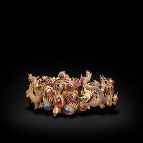 Ming Dynasty Gilt crown inlaid with gemstones, decorated with dragon and phoenix