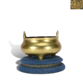Ming Dynasty Xuande period, Gilt-bronze three-footed censer with upright loop ears