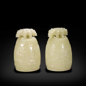 Qing Dynasty A pair of Hetian jade chime bells with interlocking dragon knobs