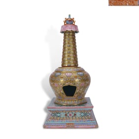 Qing Dynasty Qianlong period, Gold-ground famille rose Buddhist stupa with interlocking floral