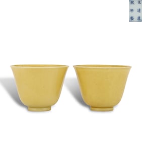 Qing Dynasty Kangxi period, A pair of yellow-glazed cups