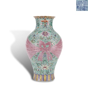 Qing Dynasty Qianlong period, Green-ground famille rose bundle-shaped vase with floral patterns