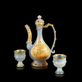 Liao Dynasty Set of agate flasks and cups with gilt dragon-piercing flower motifs, inlaid with