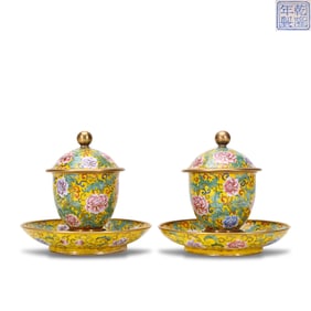 Qing Dynasty Qianlong period, A pair of enamel-on-copper cup and saucer with floral patterns