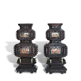 Qing Dynasty Pair of red sandalwood palace lanterns inlaid with painted glass