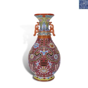 Qing Dynasty Qianlong period,Foreign-color enameled revolving vase with purple-red brocade ground,