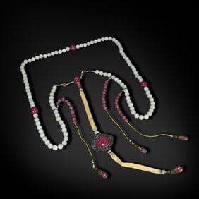 Qing Dynasty Hetian white jade court necklace