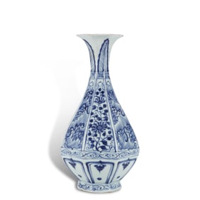 Yuan Dynasty Blue-and-white octagonal yuhuchun vase (pear-shaped) with floral patterns