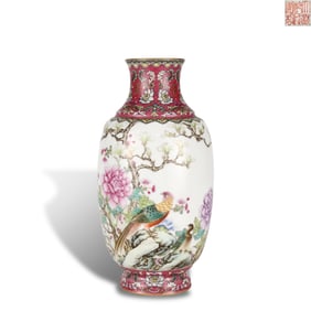 Qing Dynasty Qianlong period, Enameled vase with flower and bird pattern