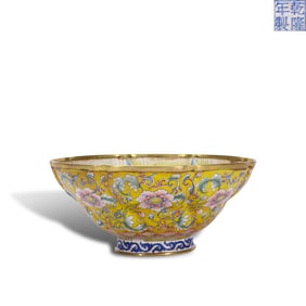 Qing Dynasty Qianlong period, Enamel-on-copper flower-rimmed bowl with flower and butterfly patterns