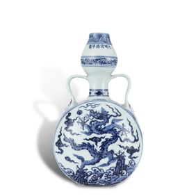 Ming Dynasty Xuande period, Blue-and-white flattened double-gourd vase with ribbon ears, decorated