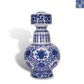 Qing Dynasty Yongzheng period, Blue-and-white benba vase with interlocking lotus and Eight Treasures