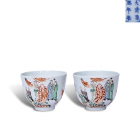 Qing Dynasty Kangxi period, A pair of wucai cups with figure story patterns
