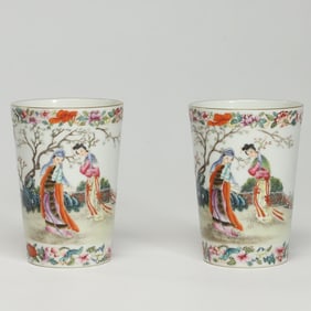 A PAIR OF QING DYNASTY FAMILLE ROSE CUPS WITH THE IMAGE OF ZHAOJUN AND INSCRIPTION.
