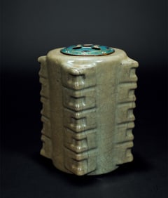 GE-TYPE GLAZED OCTAGONAL CONG-SHAPED VASE