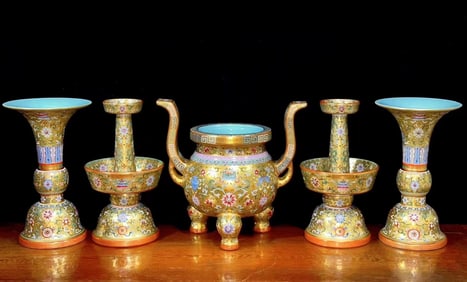 A FIVE-PIECE INCENSE BURNER WITH GOLD BACKGROUND FROM THE QIANLONG PERIOD OF THE QING DYNASTY