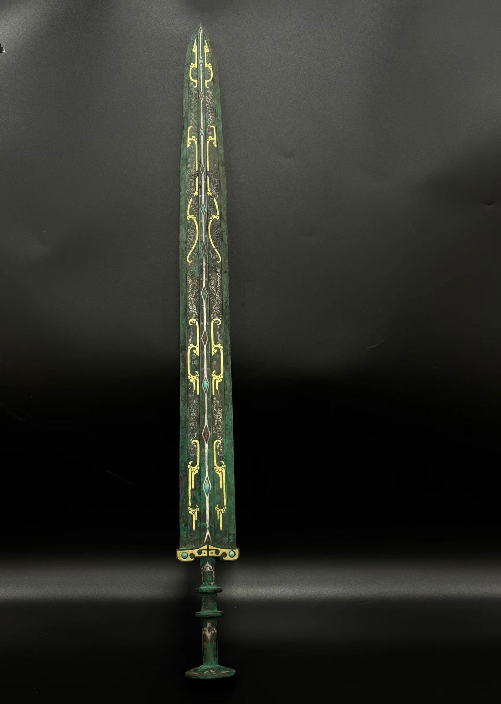 WARRING STATES PERIOD GOLD INLAID SWORD (1 of 8)