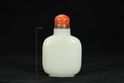 QING DYNASTY WHITE JADE SNUFF BOTTLE