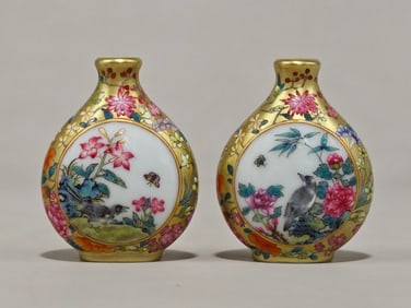 QING DYNASTY ENAMEL GOLD-BASED SNUFF BOTTLE WITH FLORAL AND BIRD DESIGN