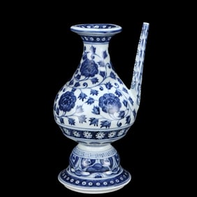 BLUE AND WHITE PORCELAIN EWER WITH SCROLLING FLORAL PATTERN, MADE DURING THE XUANDE PERIOD OF THE