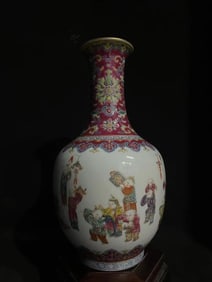QING DYNASTY FAMILLE ROSE BABY PLAY VASE