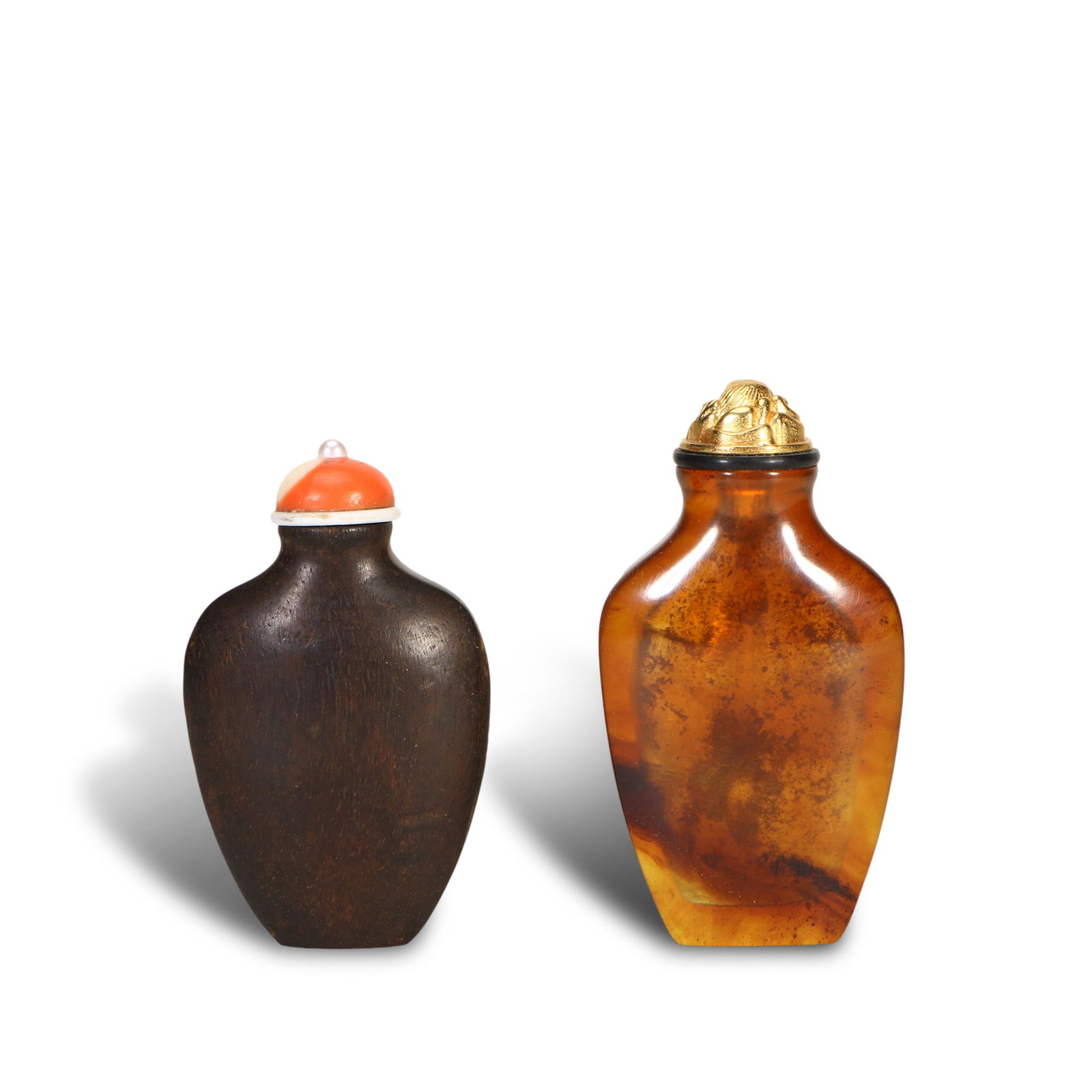 Qing Dynasty A group of eaglewood and amber snuff bottles (1 of 4)