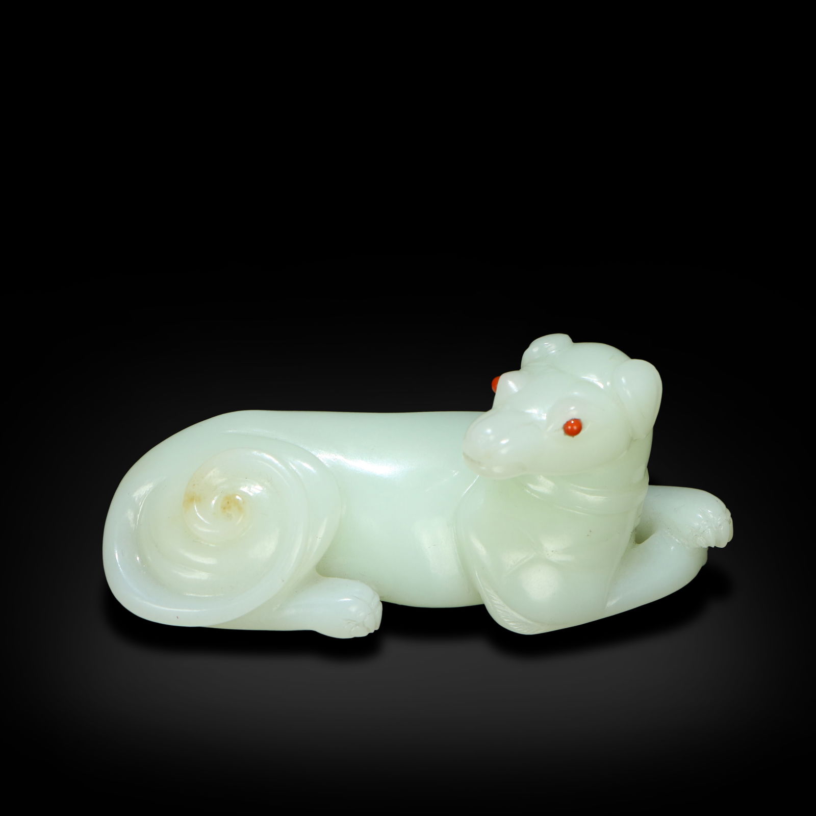 Qing Dynasty, Hetian white jade reclining dog ornament (1 of 5)