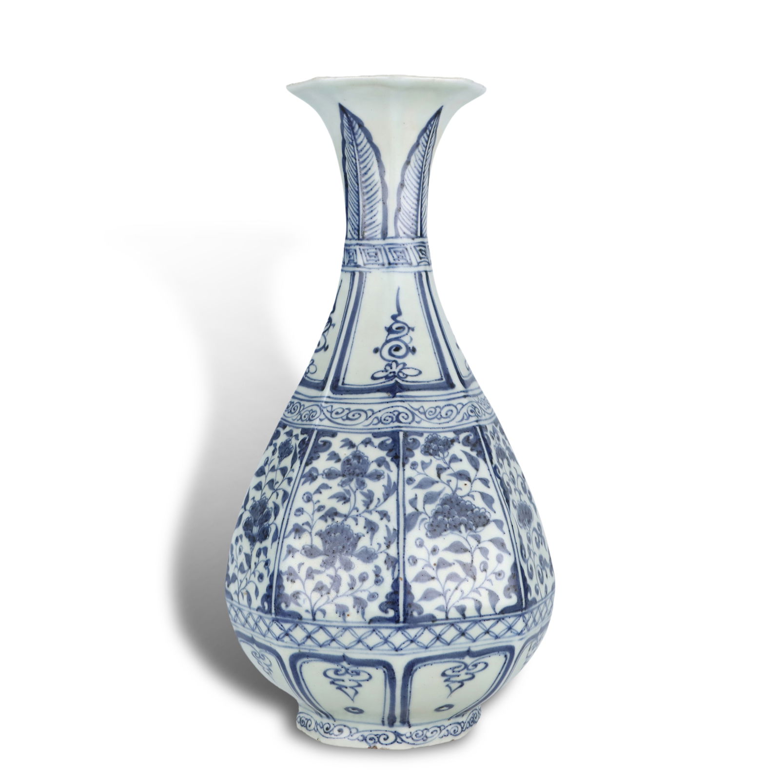 Yuan Dynasty Blue-and-white octagonal yuhuchun vase with floral patterns (1 of 6)