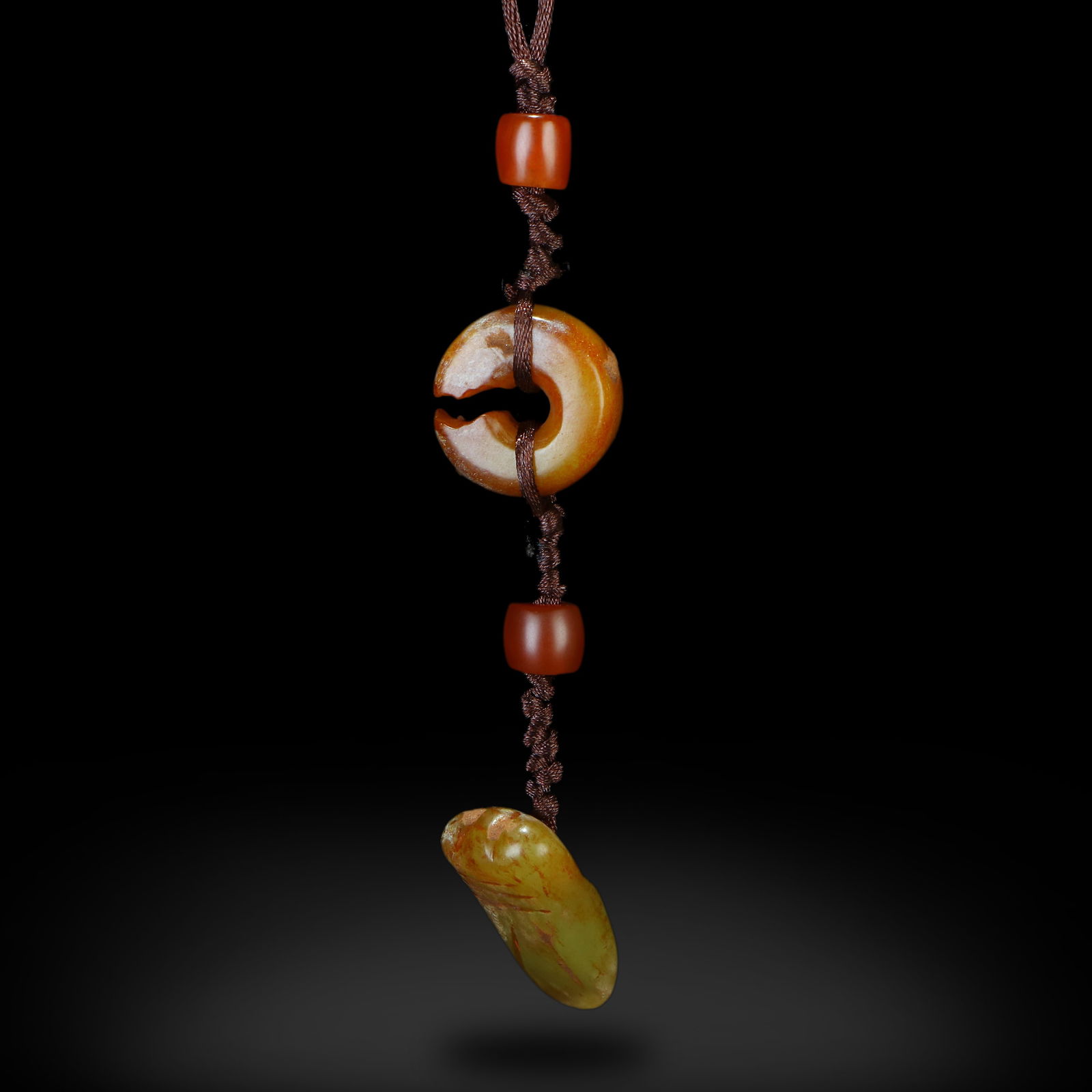 Cultural Period to Han Dynasty A set of jade jue and jade cicada (1 of 5)