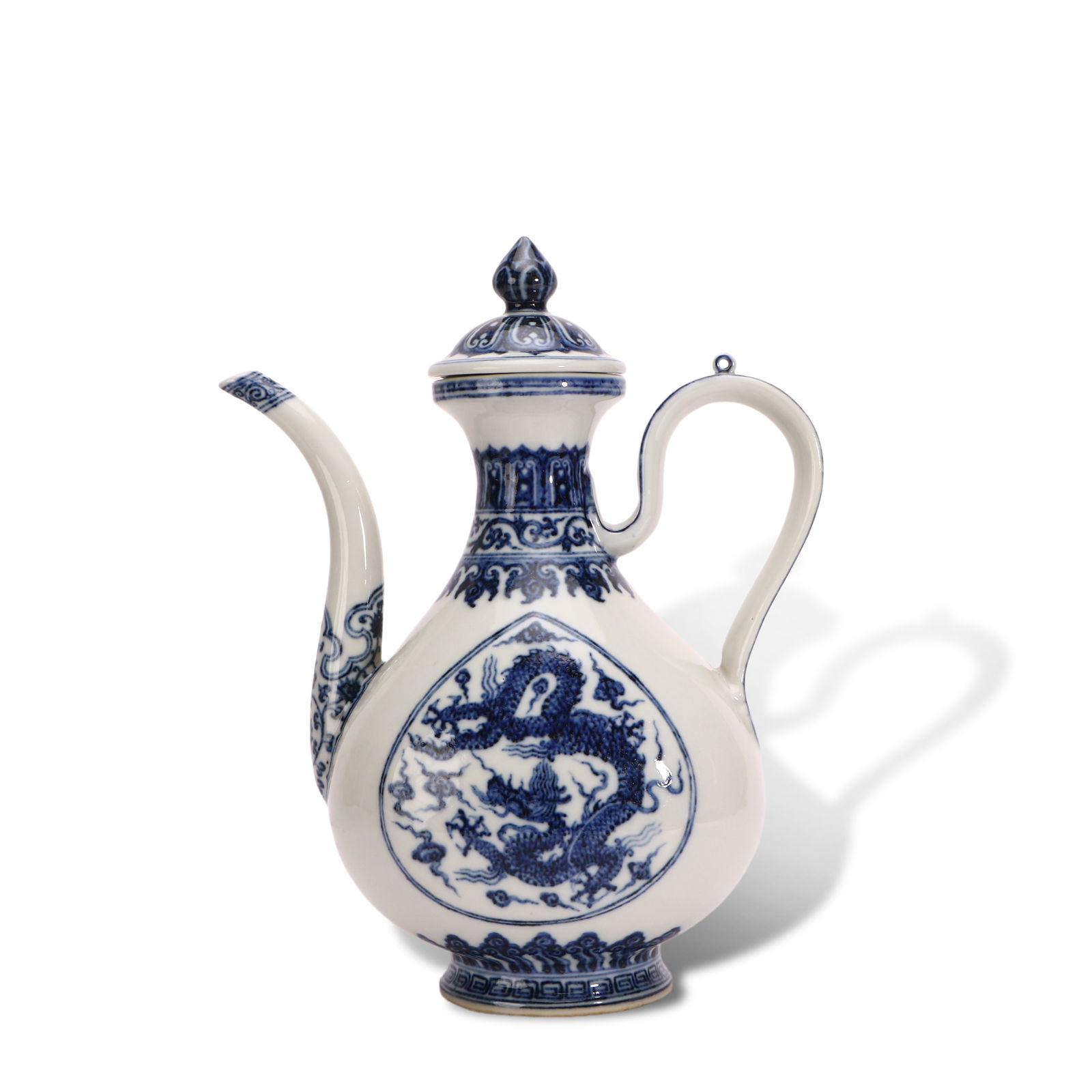 Ming Dynasty Yongle period, Blue-and-white ewer with cloud and dragon patterns (1 of 5)