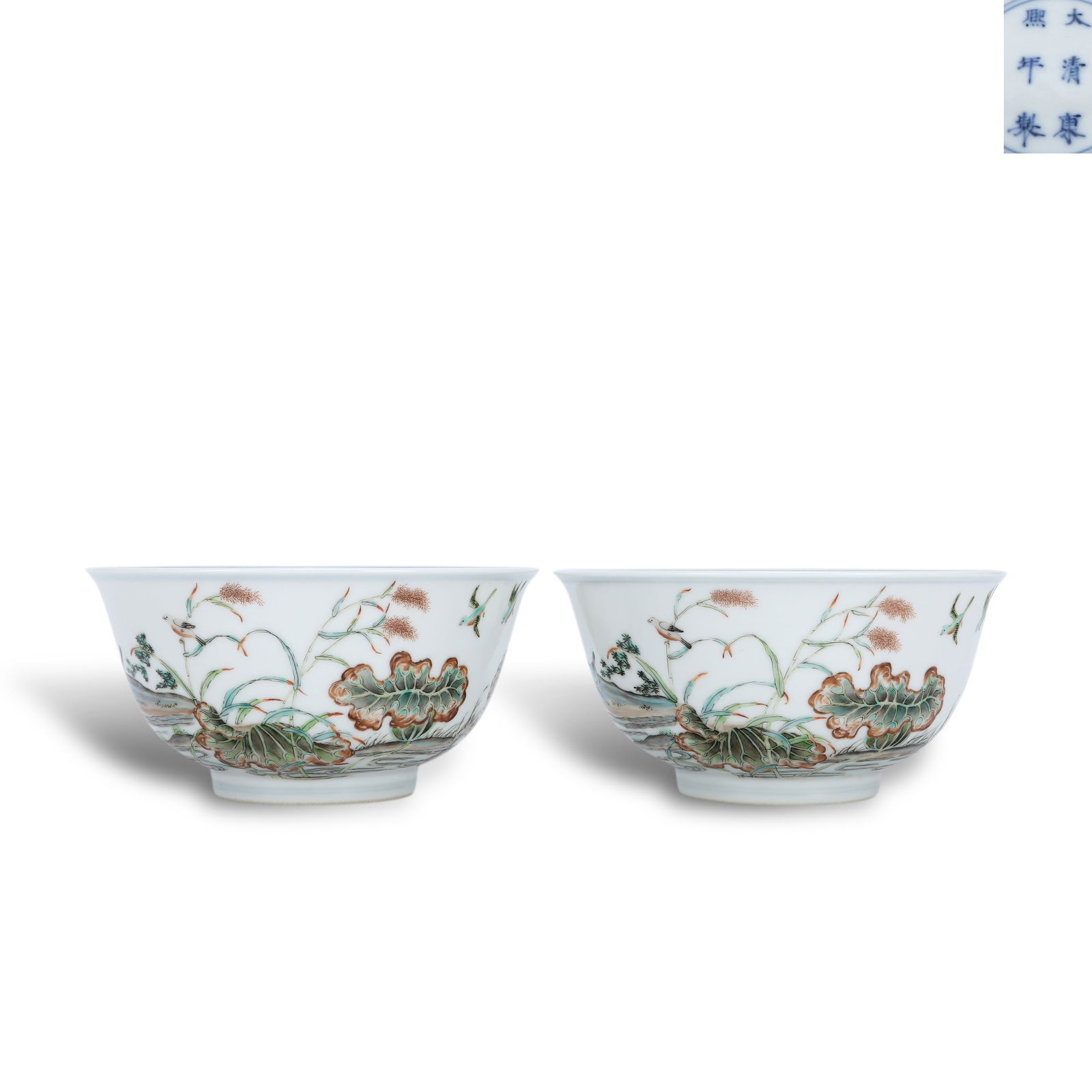 Qing Dynasty Kangxi period, A pair of Wucai bowls with lotus pond and autumn bird (1 of 6)