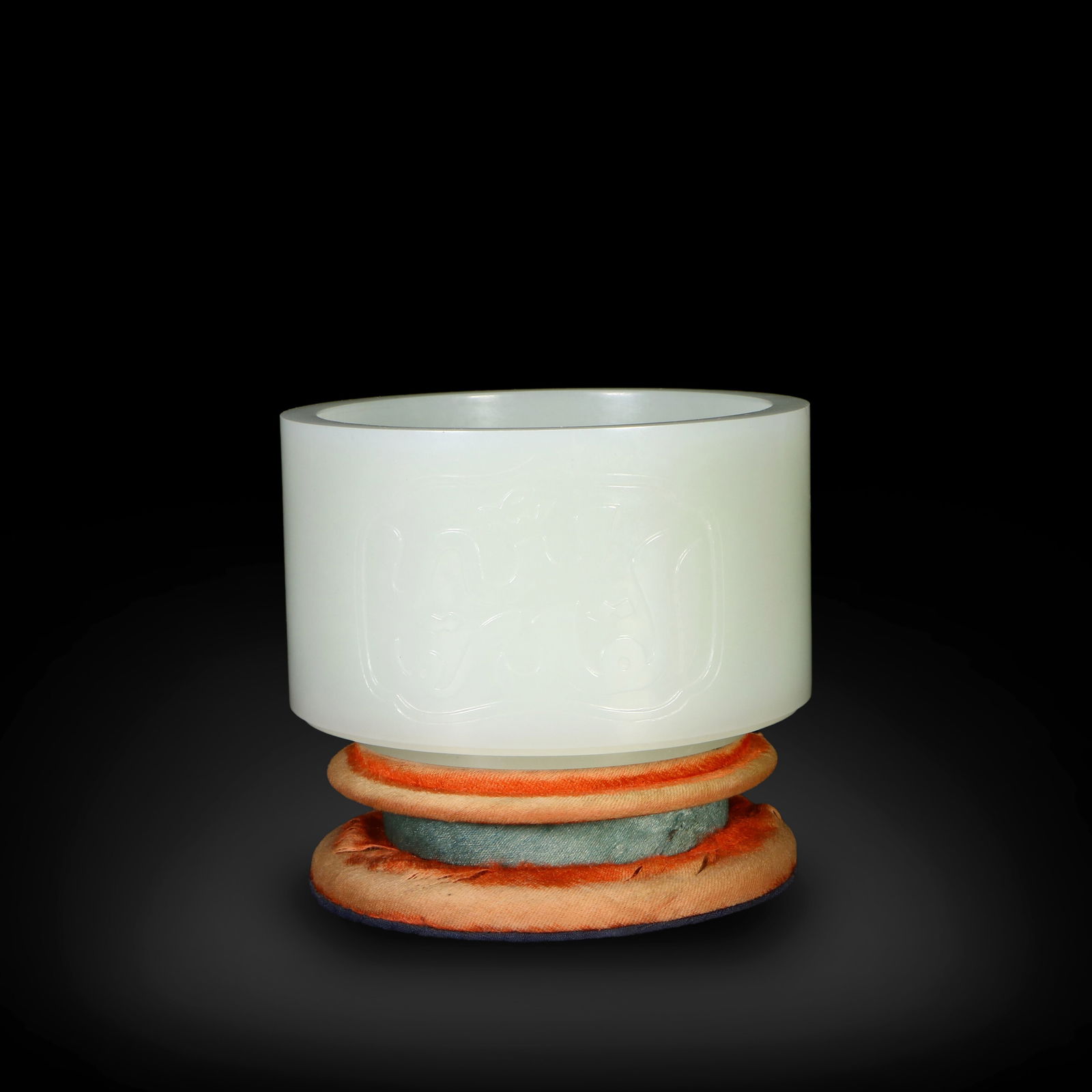 Qing Dynasty Hetian white jade carved censer with Arabic inscriptions: Name Qing Dynasty Hetian white jade carved censer with Arabic inscriptions Dimensions H:5.5cm D:9.3cm Condition Additional photographs and condition reports are available upon reque