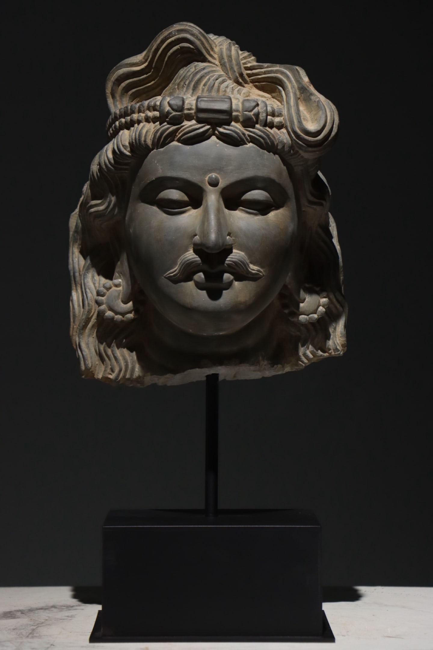 A Gandhara-style stone-carved Buddha statue (1 of 9)